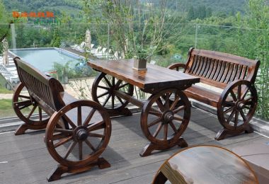 Bàn ghế sân vườn cổ điển mẫu bánh xe ấn tượng. BGT004