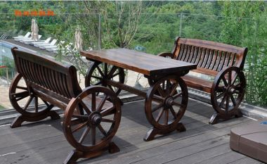 Bàn ghế sân vườn cổ điển mẫu bánh xe ấn tượng. BGT004