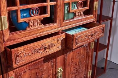 Tủ sách gỗ tự nhiên giả cổ Lựa chọn cho không gian sống-TSC 001