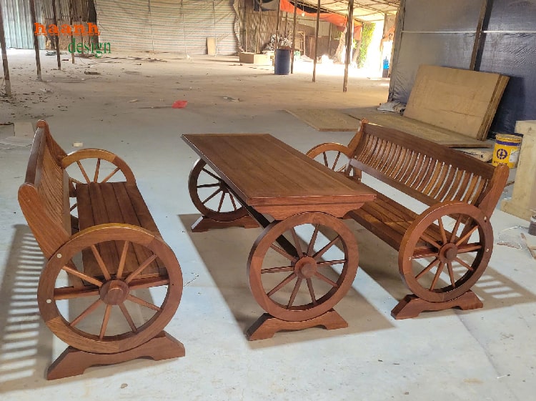 Sáng tạo cùng bàn ghế gỗ teak tự nhiên trong trang trí