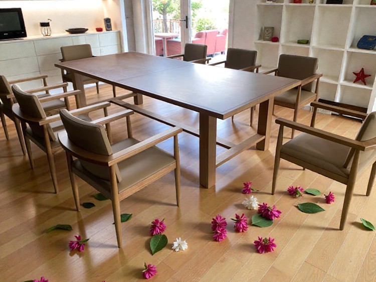 Bàn ghế họp gỗ sồi – Lựa chọn hoàn hảo cho phòng họp văn phòng