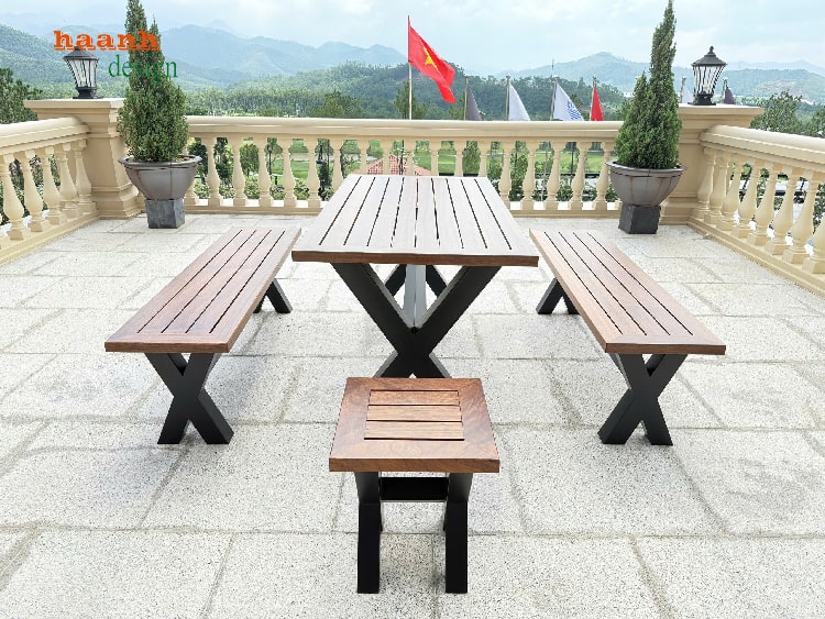 Bộ bàn ghế chân sắt mặt gỗ bền đẹp, hiện đại cho sân vườn và sân golf