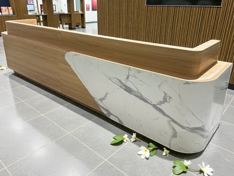 Quầy lễ tân gỗ công nghiệp đẹp, thiết kế chuẩn văn phòng – khách sạn