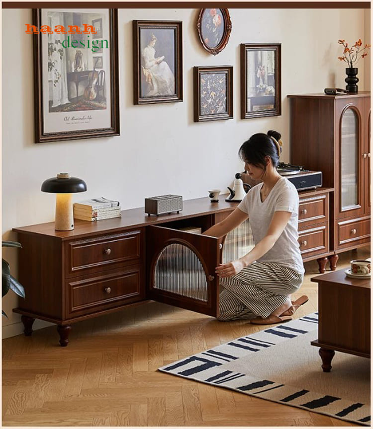 Kệ tivi KTD 013 nhìn thực tế Kệ tivi tân cổ điển KTD 013 với cánh vòm mở
