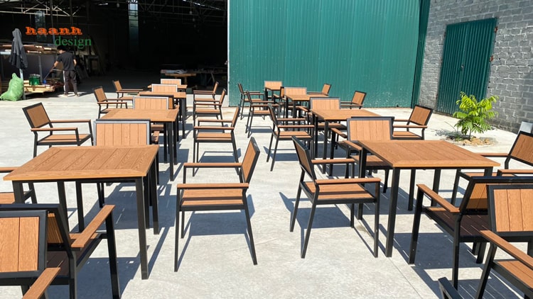  Bàn Ghế Nhà Hàng Chân Sắt Mặt Gỗ Nhựa - Hoàn Hảo Giữa Đẹp và Bền