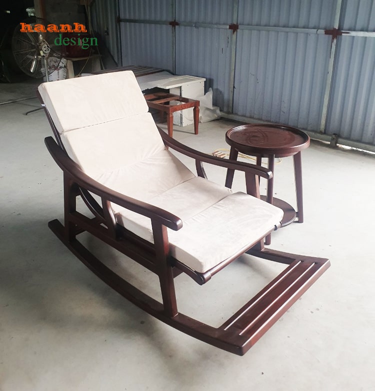 Trải Nghiệm Thư Giãn Tối Đa với Ghế Bập Bênh Gỗ Hương 