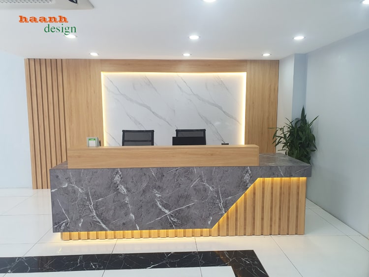 Thi công quầy lễ tân gỗ công nghiệp giả đá cho doanh nghiệp 